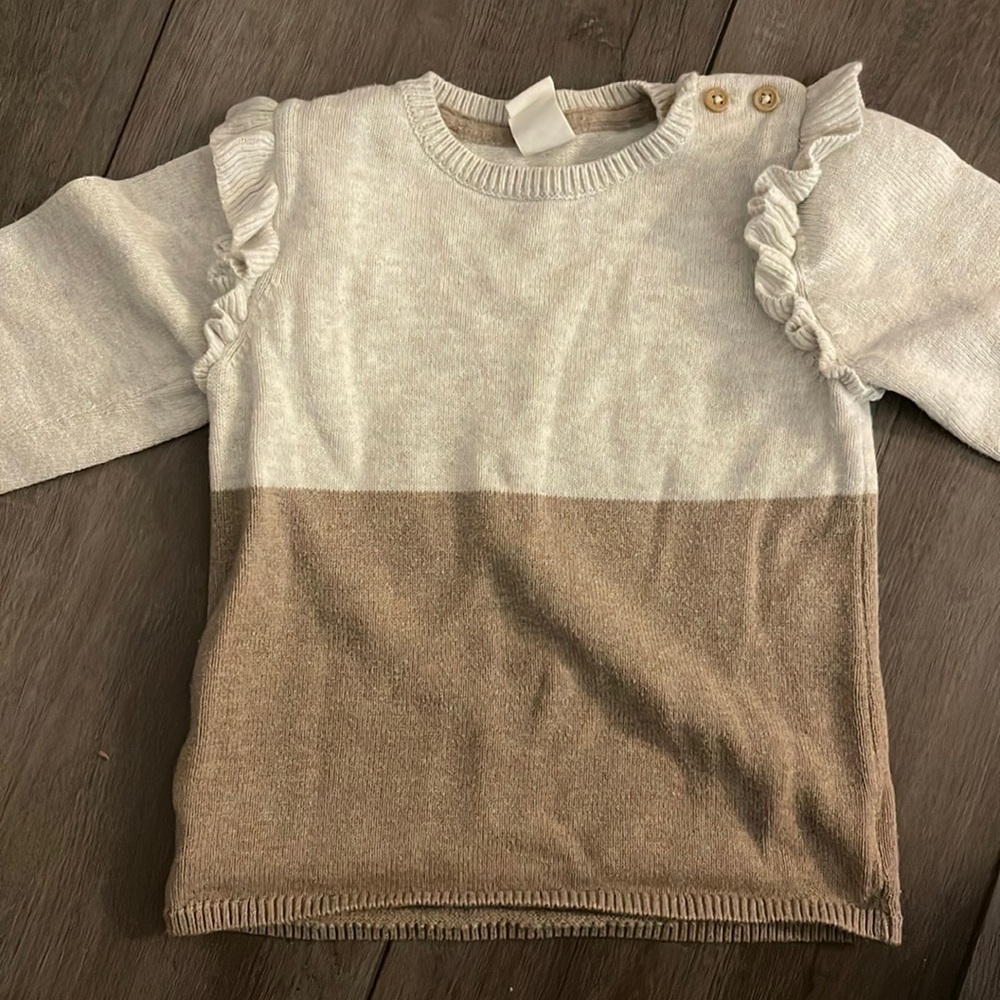 Good preowned condition kids H&M sweater. 2T